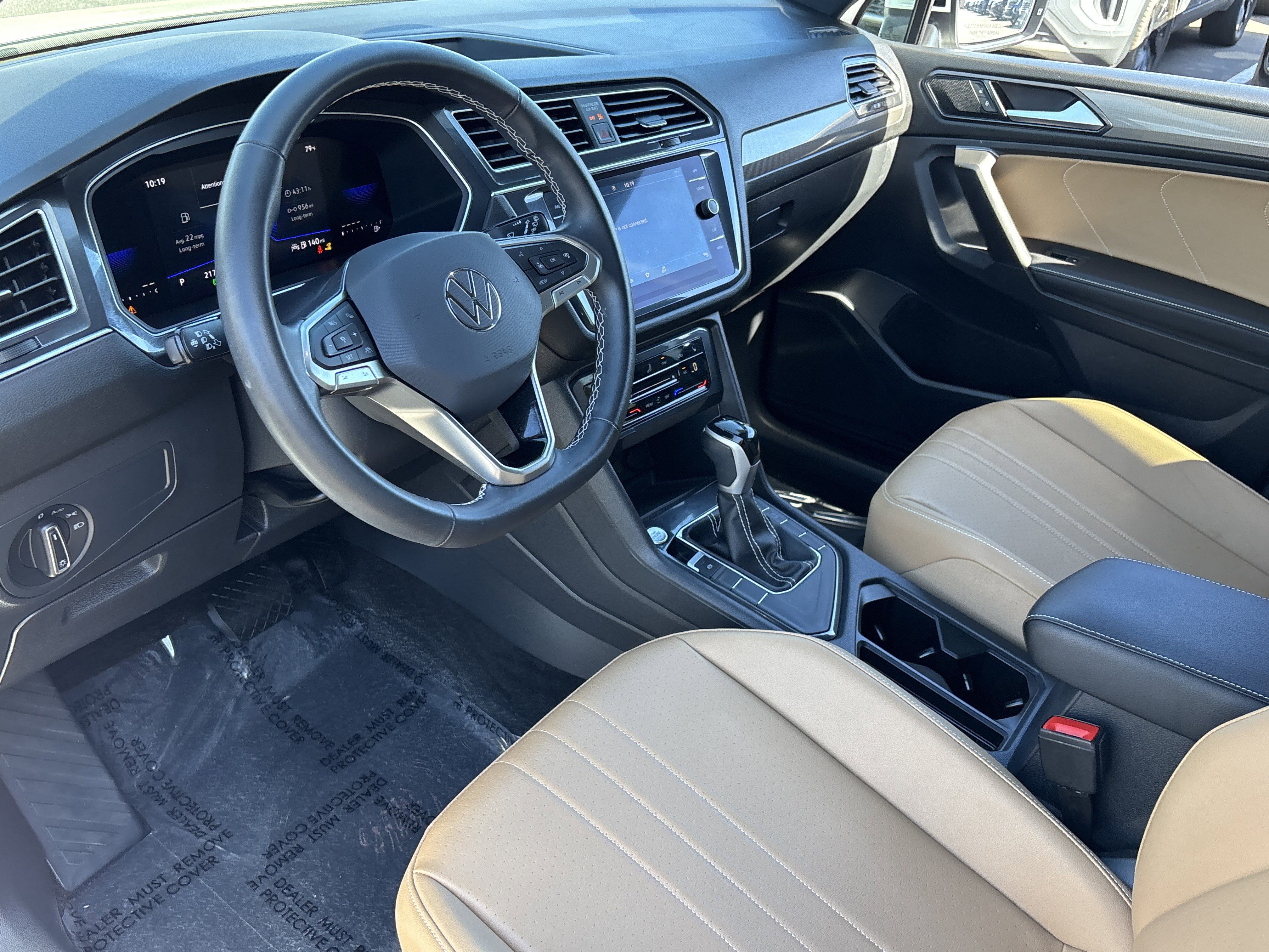 Used 2023 Volkswagen Tiguan SE w/ Panoramic Sunroof Package image 18