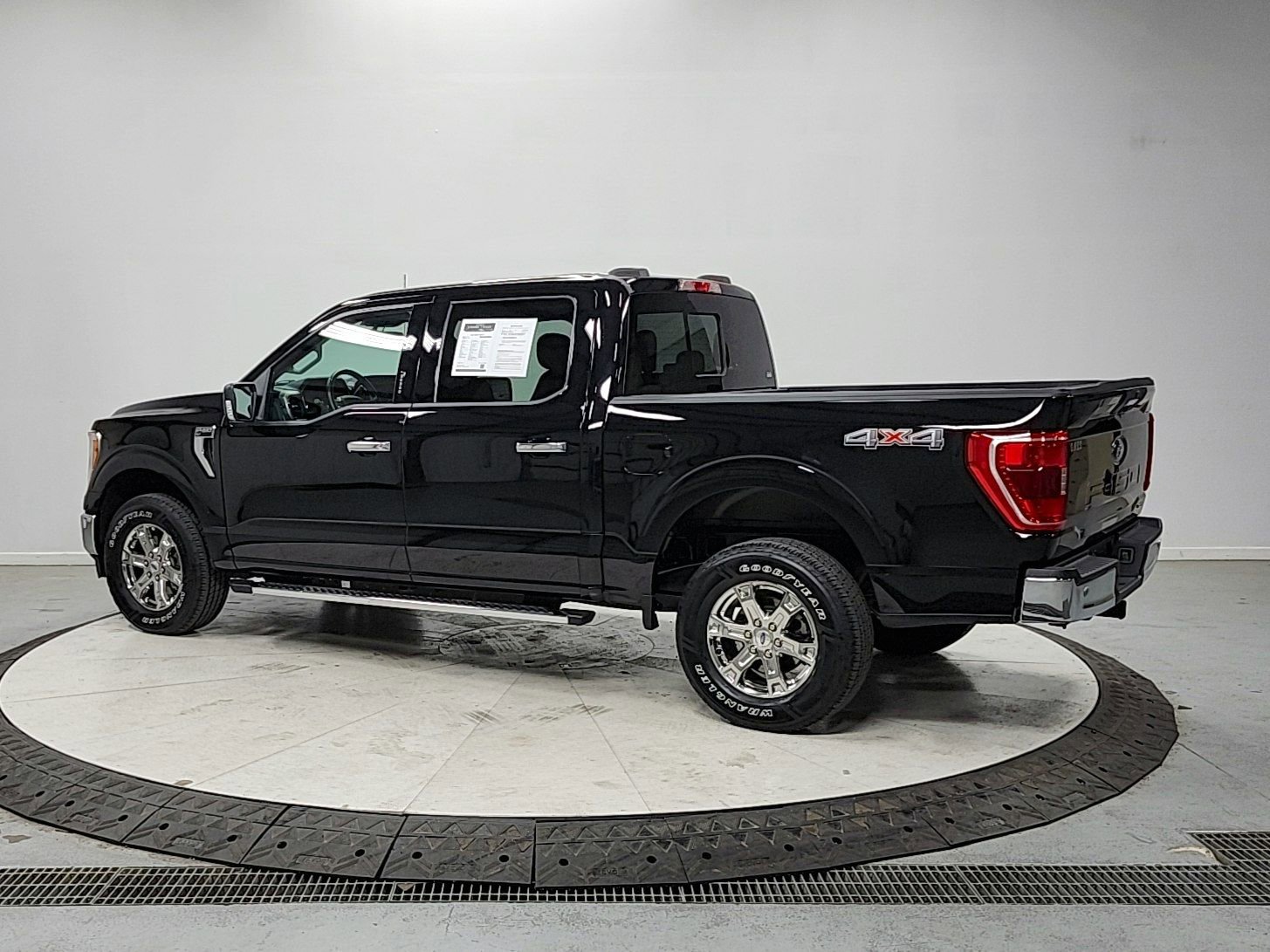 Used 2021 Ford F150 XLT w/ Equipment Group 301A Mid image 5
