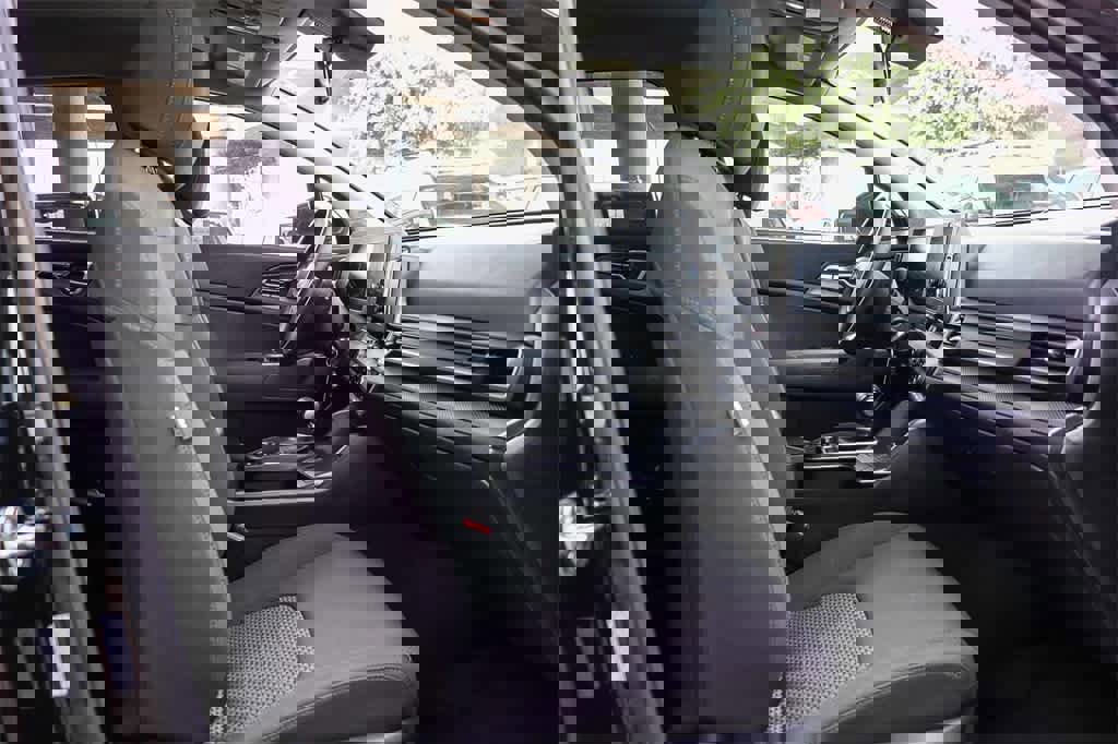 Used 2024 Kia Sportage LX image 17