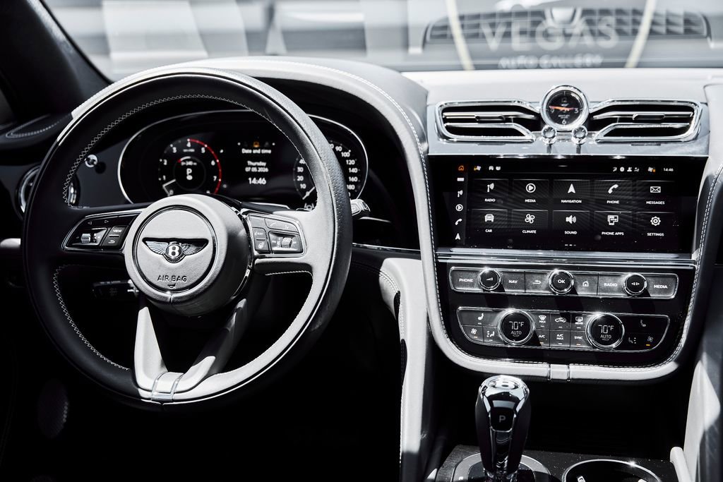 Used 2024 Bentley Bentayga AWD/4WD image 51