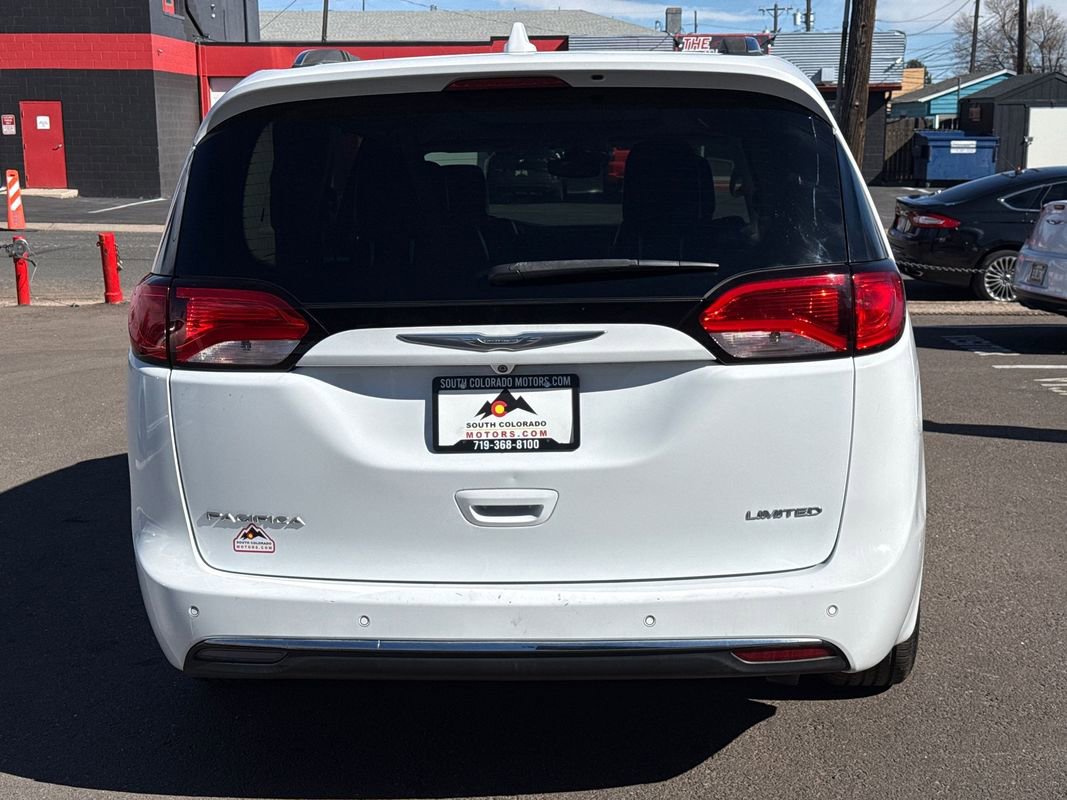 Used 2017 Chrysler Pacifica Limited image 6