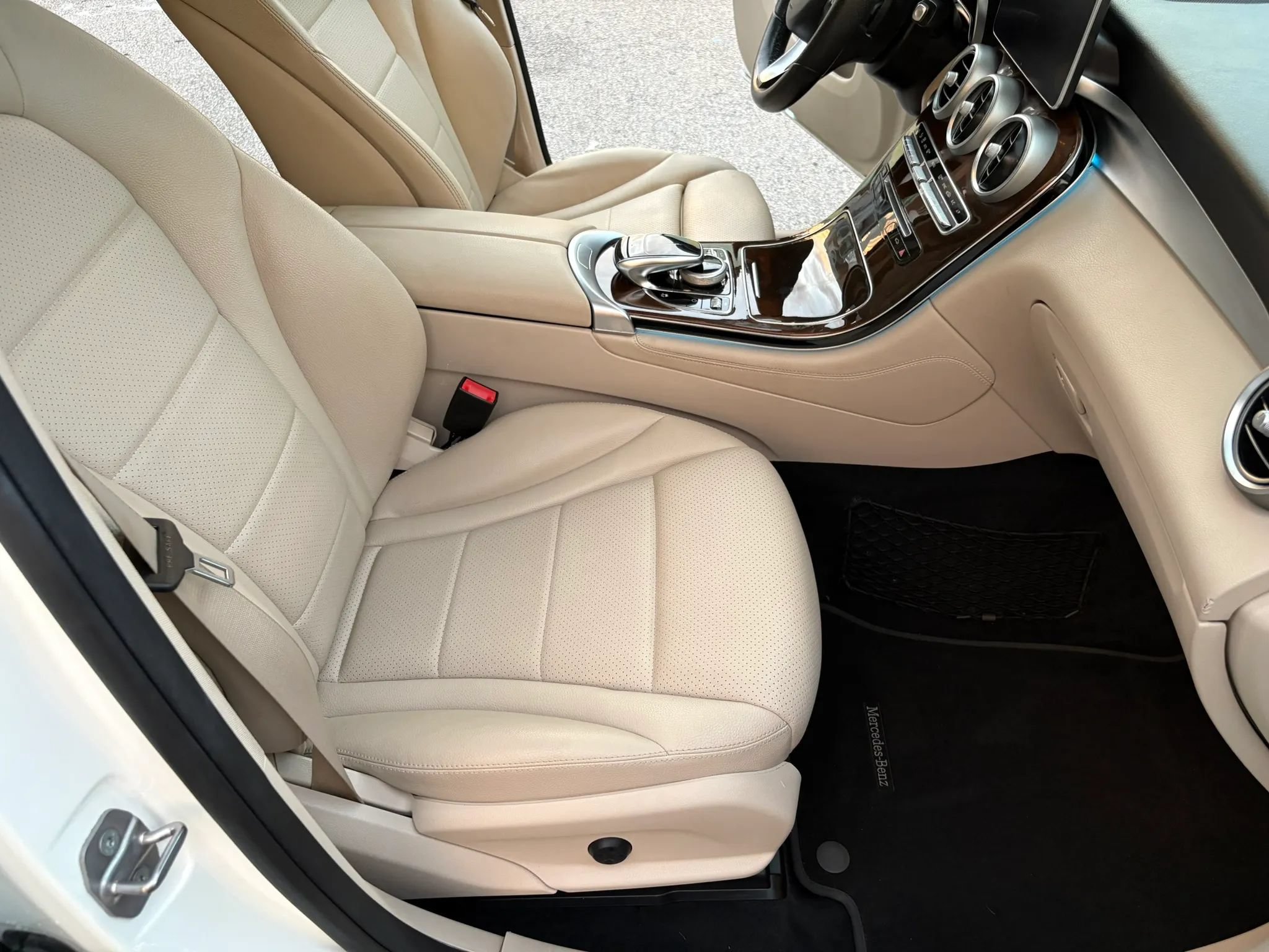 Used 2017 Mercedes-Benz GLC 300 4MATIC image 28