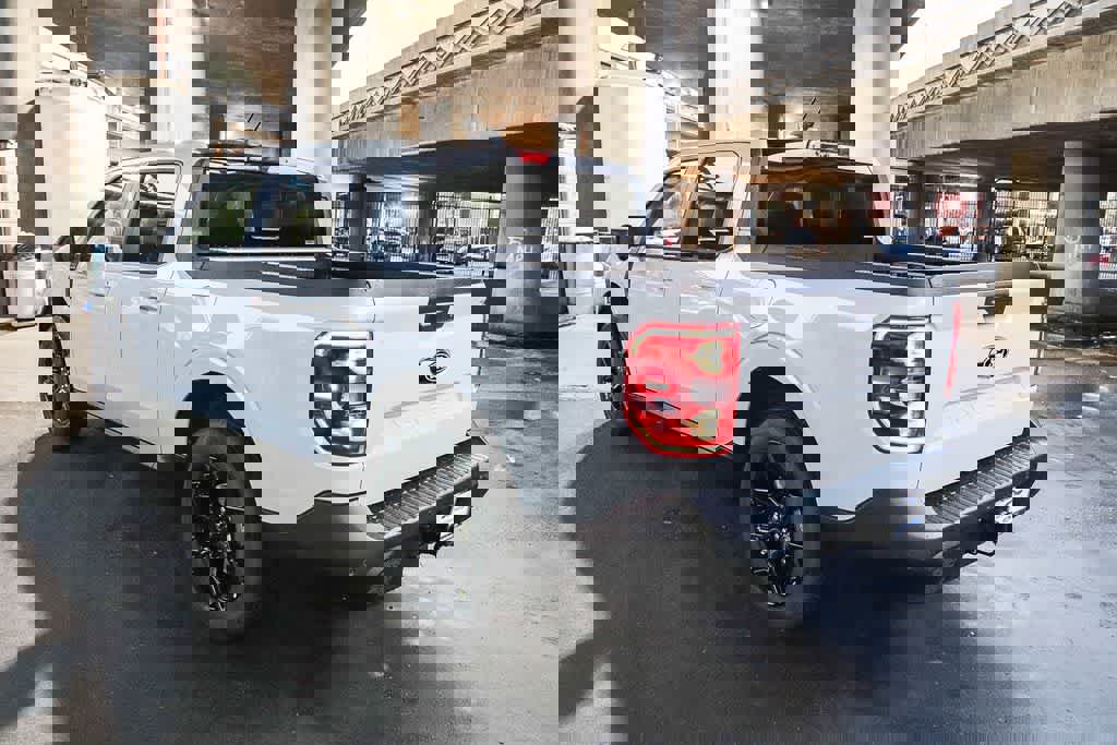 New 2025 Ford Maverick Lariat w/ Black Appearance Package image 8