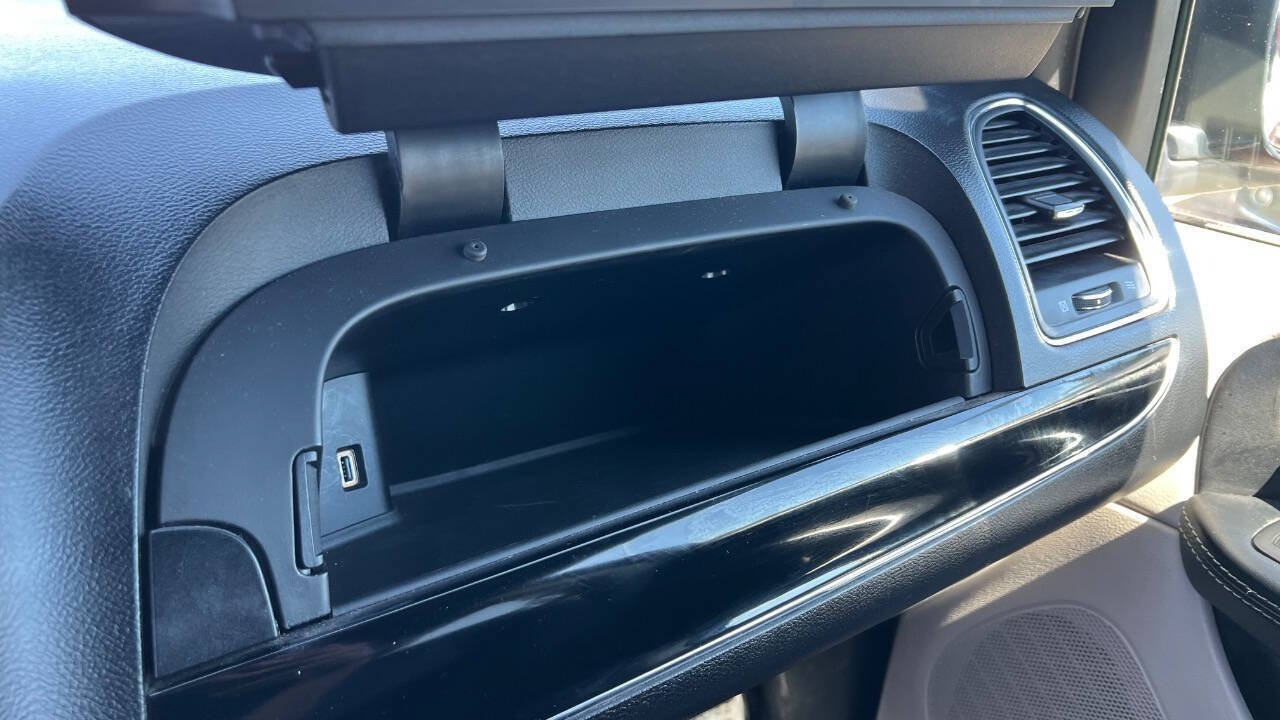 Used 2017 Dodge Grand Caravan SXT FWD image 32