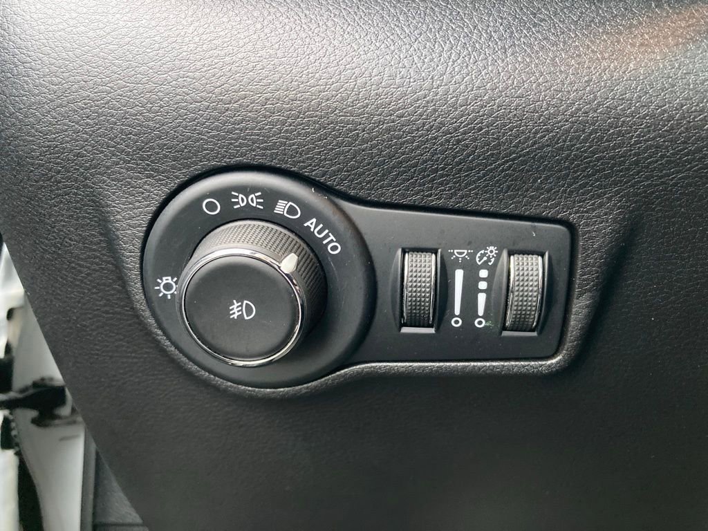 Used 2025 Jeep Compass Trailhawk w/ Trailer Tow Group image 14