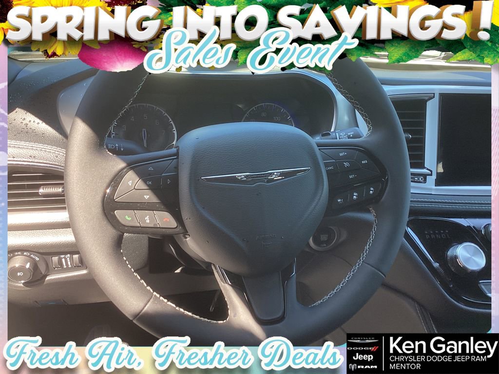 New 2026 Chrysler Pacifica Limited w/ Uconnect Theater Family Group image 10