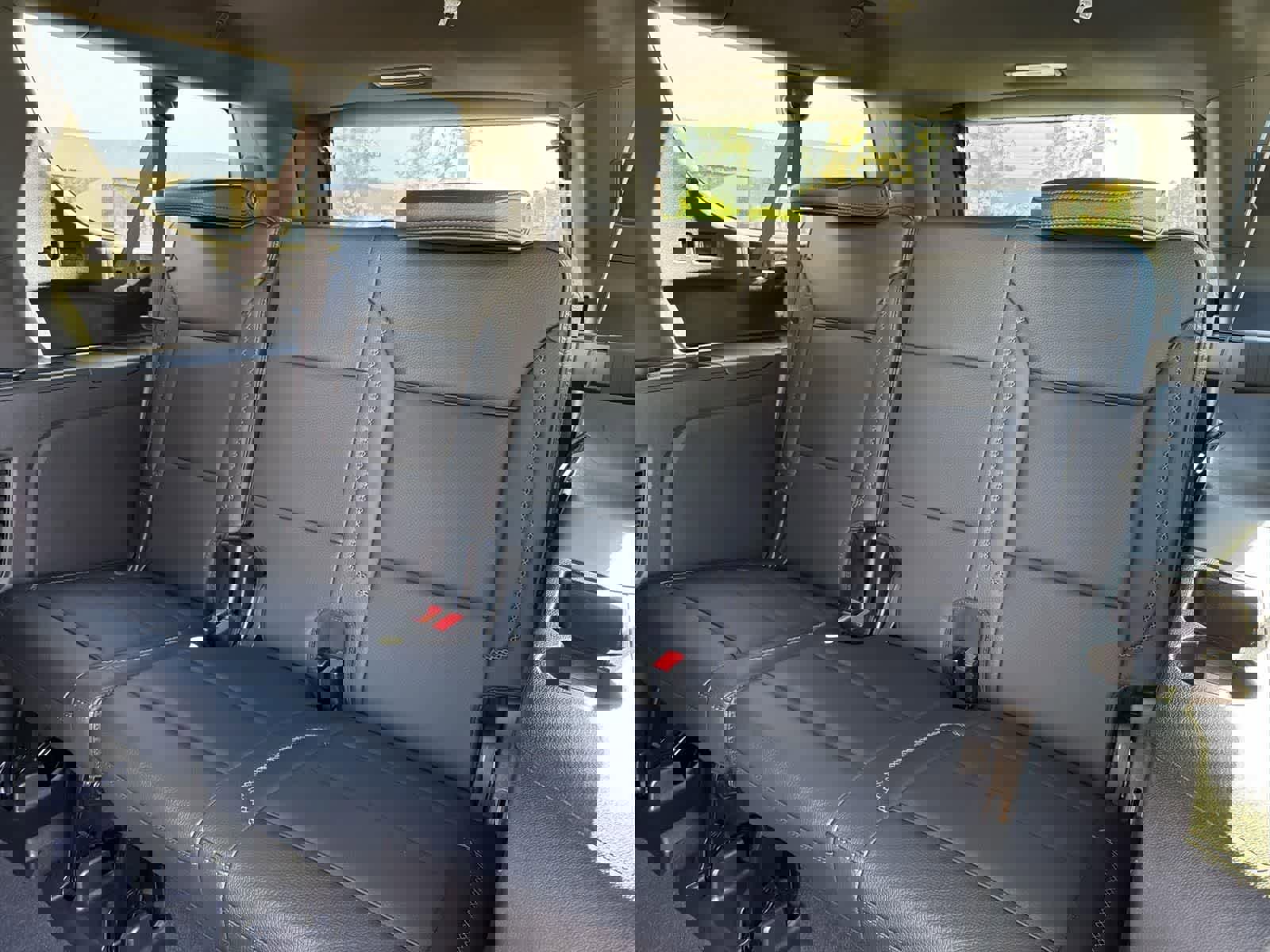 Used 2023 GMC Yukon XL Denali image 32