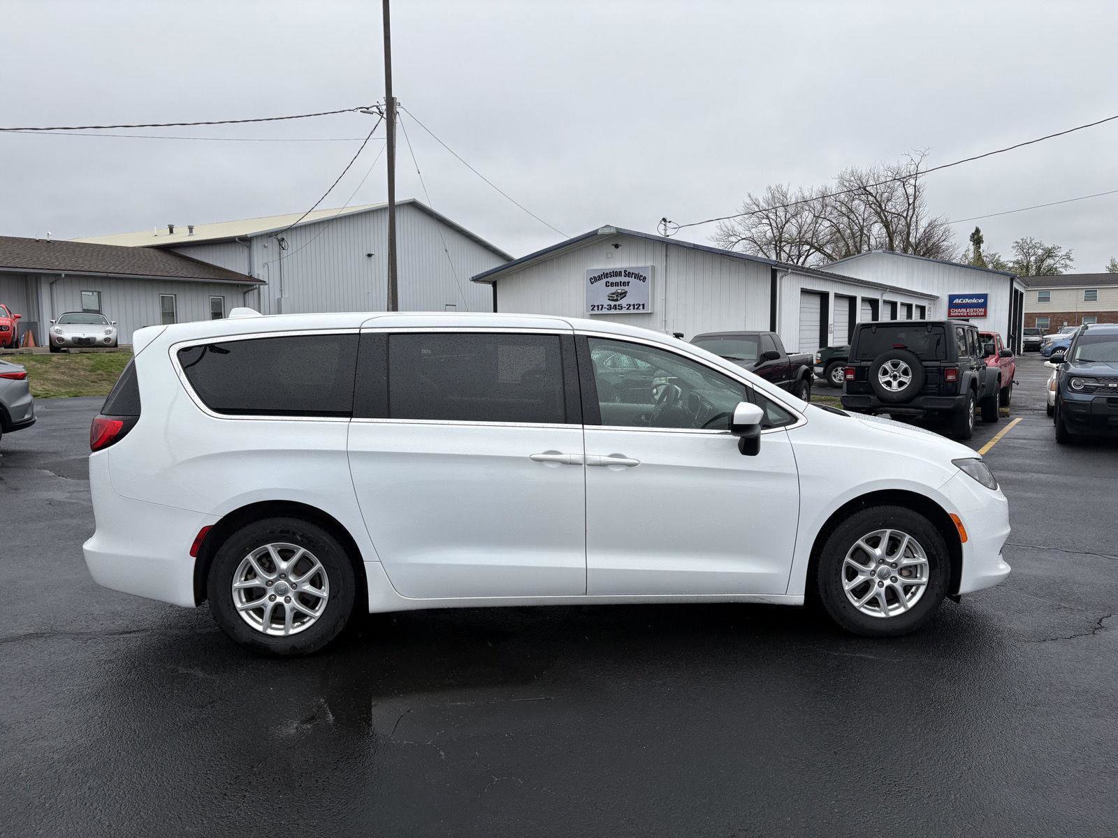 Used 2020 Chrysler Voyager LX FWD image 24