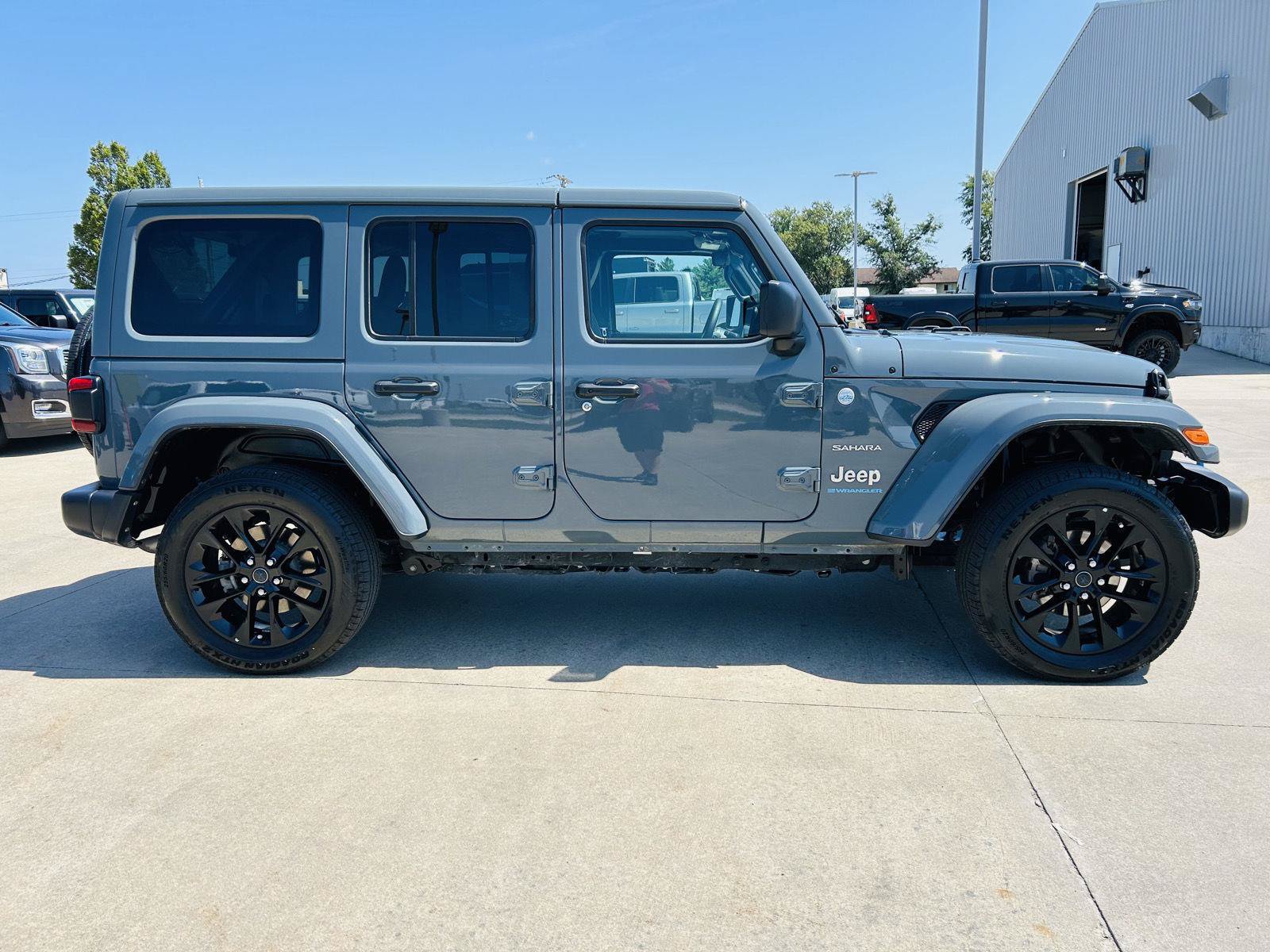 Used 2024 Jeep Wrangler Unlimited Sahara w/ Safety Group AWD/4WD image 36