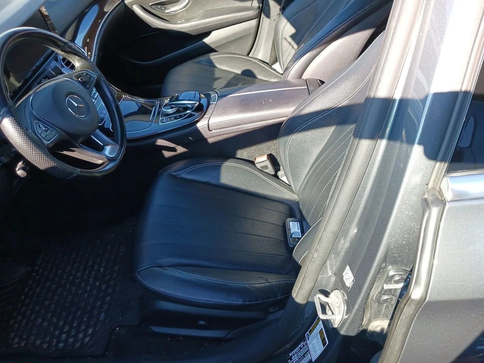 Used 2017 Mercedes-Benz E 300 4MATIC image 4