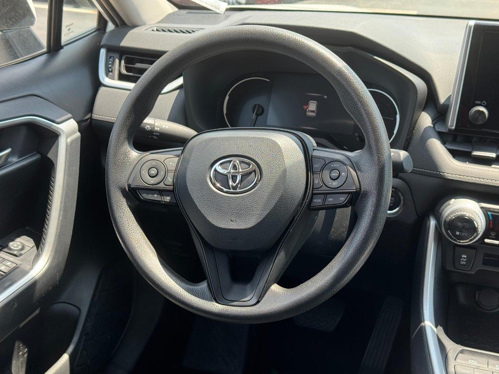 Used 2025 Toyota RAV4 XLE AWD/4WD image 14