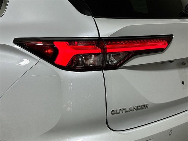 Used 2023 Mitsubishi Outlander SE image 31