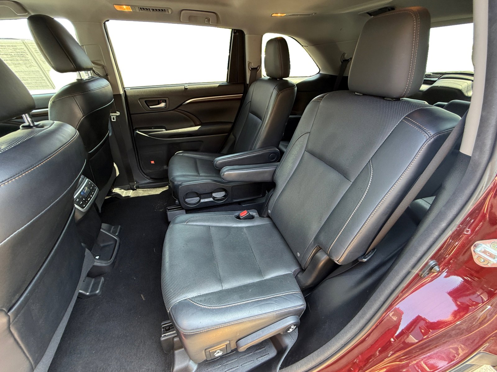 Used 2016 Toyota Highlander Limited image 16
