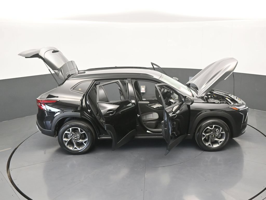 Used 2025 Chevrolet Trax LT FWD image 66