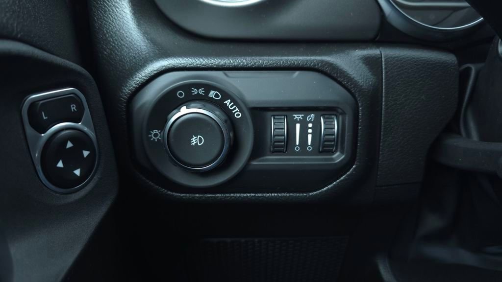 Used 2022 Jeep Wrangler Unlimited Sport image 28