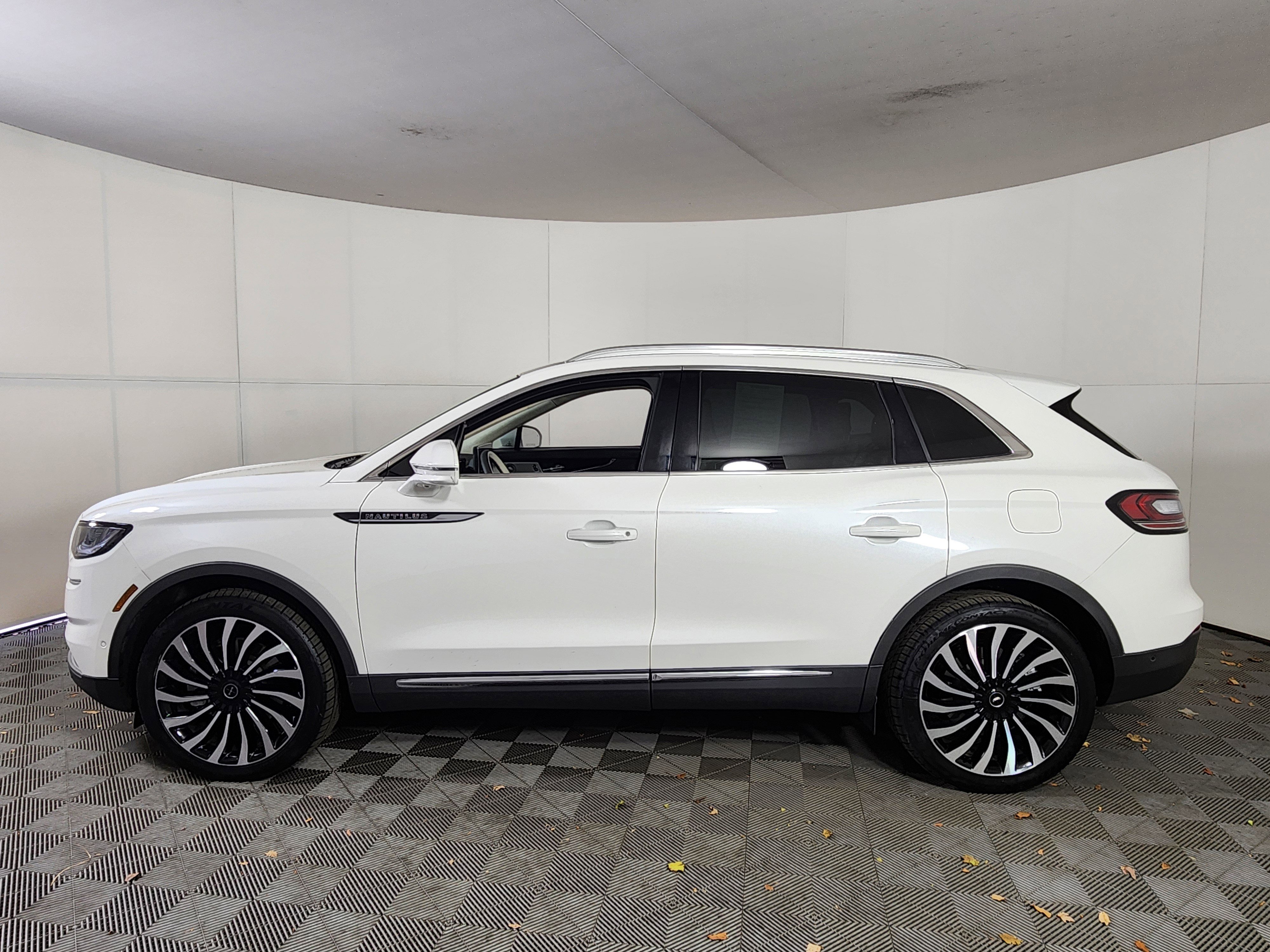 Used 2022 Lincoln Nautilus Black Label w/ Class II Trailer Tow Package image 4