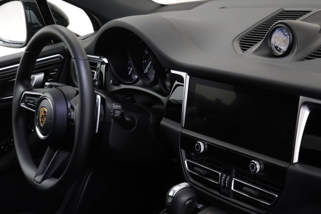Used 2024 Porsche Macan AWD/4WD image 22