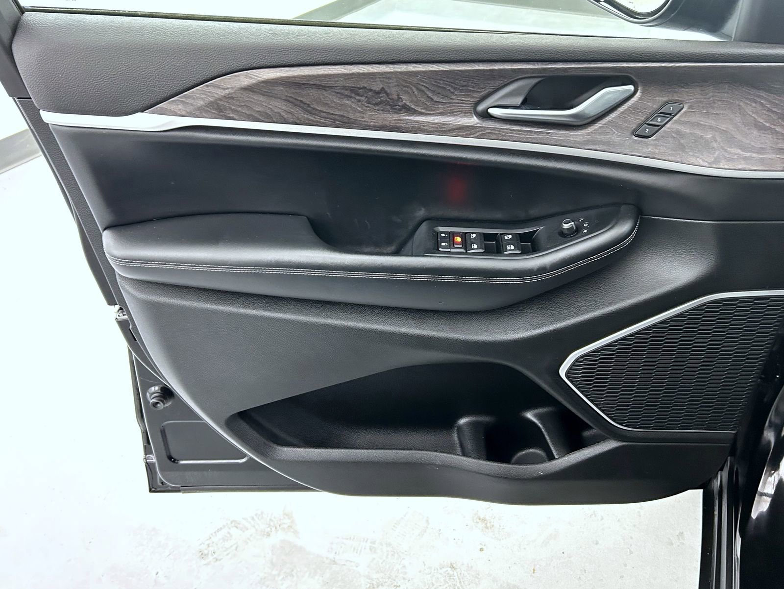 Certified 2022 Jeep Grand Cherokee L Limited image 9