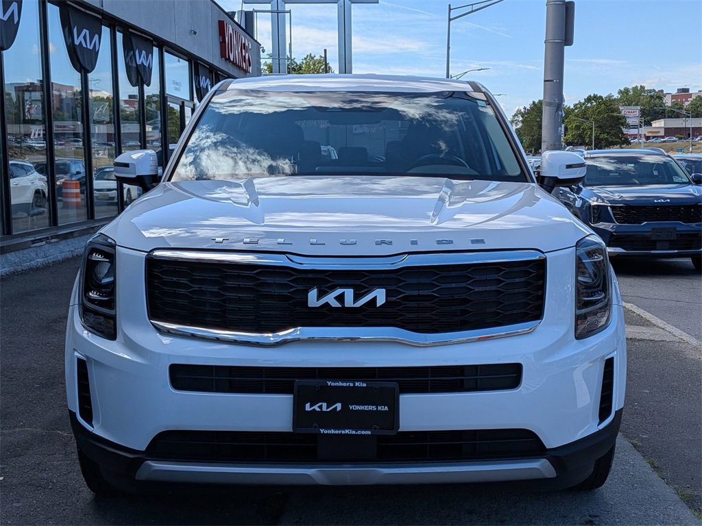 Certified 2022 Kia Telluride LX image 3