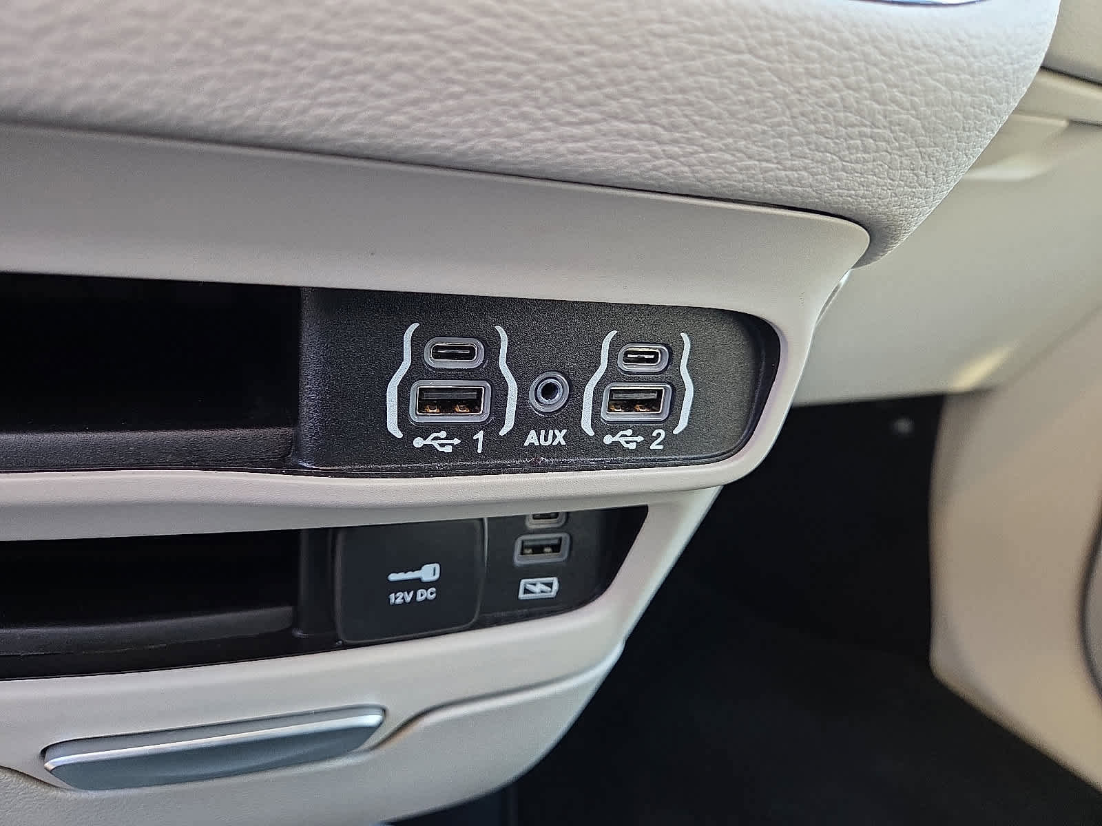 Used 2022 Chrysler Pacifica Touring-L image 24