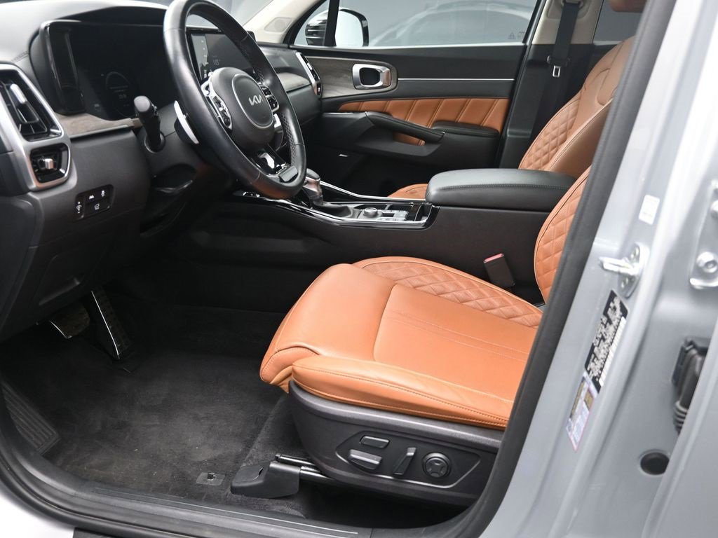 Used 2022 Kia Sorento SX Prestige w/ Rust Color Package image 17