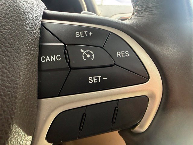 Used 2016 Jeep Grand Cherokee Overland AWD/4WD image 18