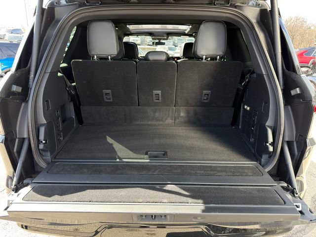 Used 2025 Lincoln Navigator Reserve w/ Jet Appearance Package image 16