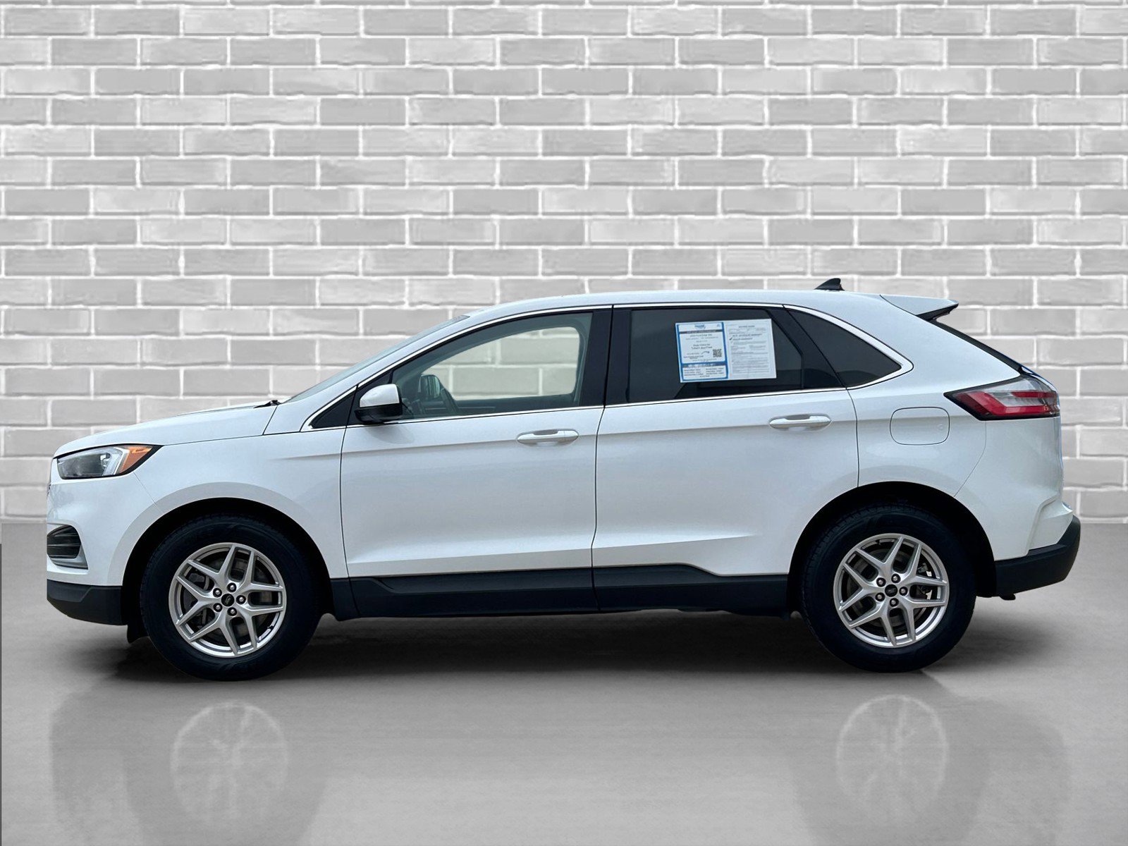 Used 2023 Ford Edge SEL image 2