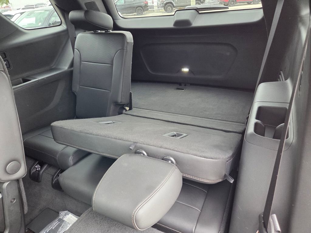 Used 2023 Chevrolet Traverse High Country image 8