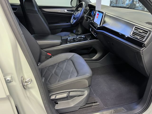 Certified 2024 Volkswagen Atlas Cross Sport SE w/ Panoramic Sunroof Package FWD image 11