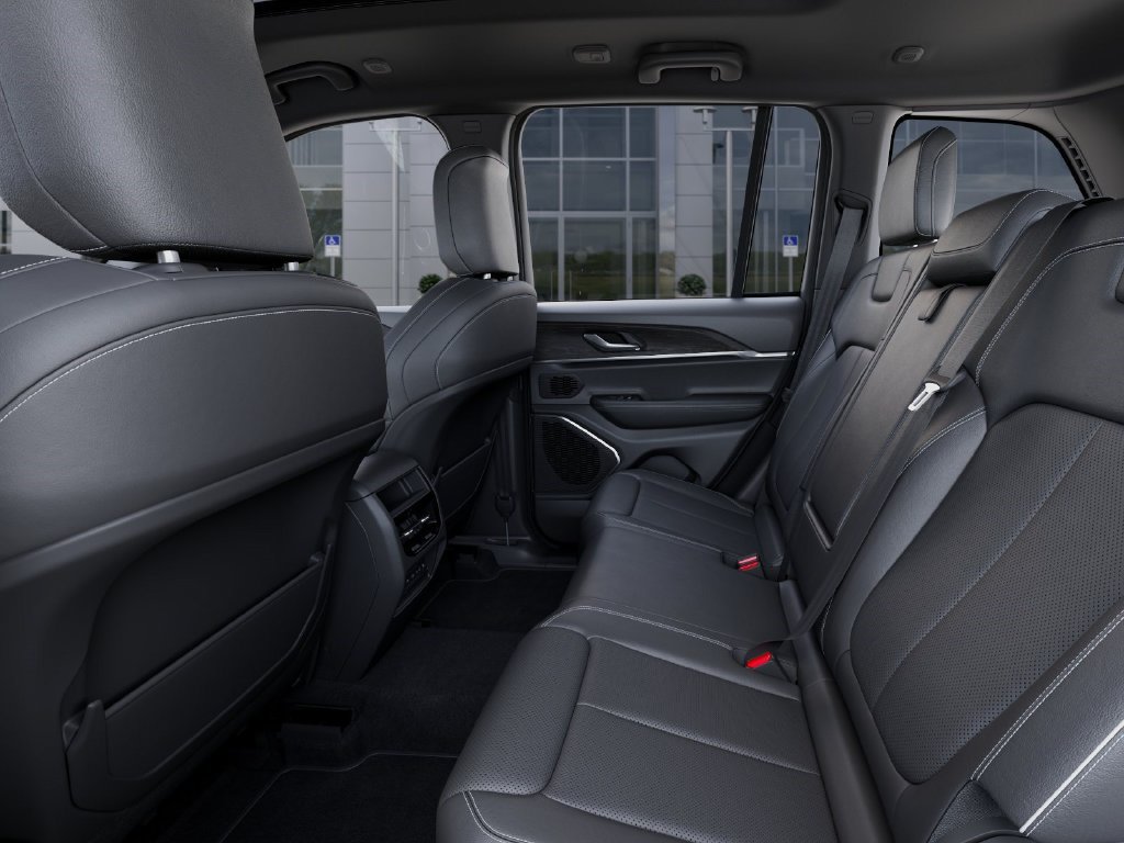 New 2027 Jeep Grand Cherokee Limited AWD/4WD image 24