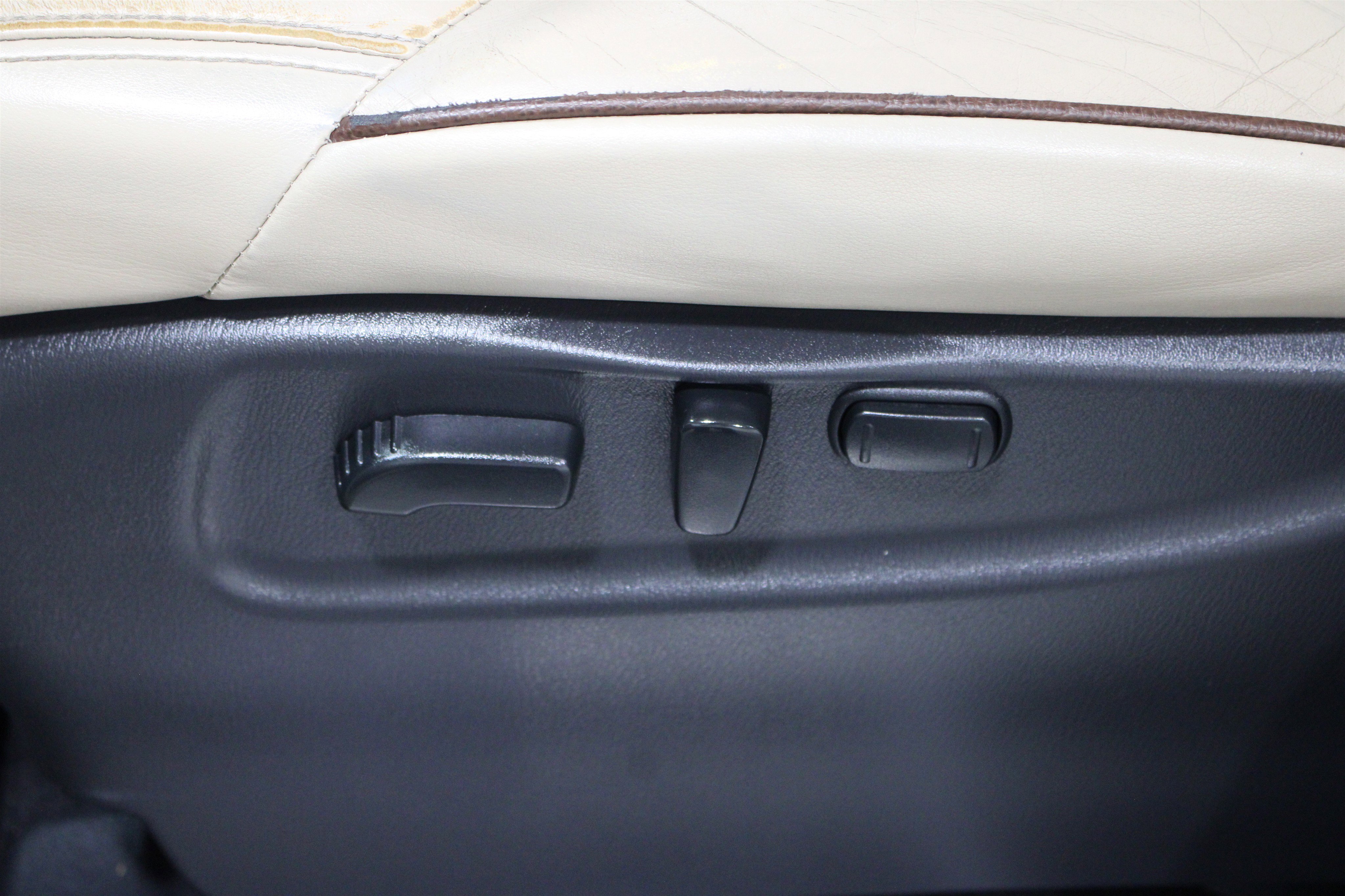 Used 2017 Nissan Armada Platinum w/ Captain Seat Package AWD/4WD image 5