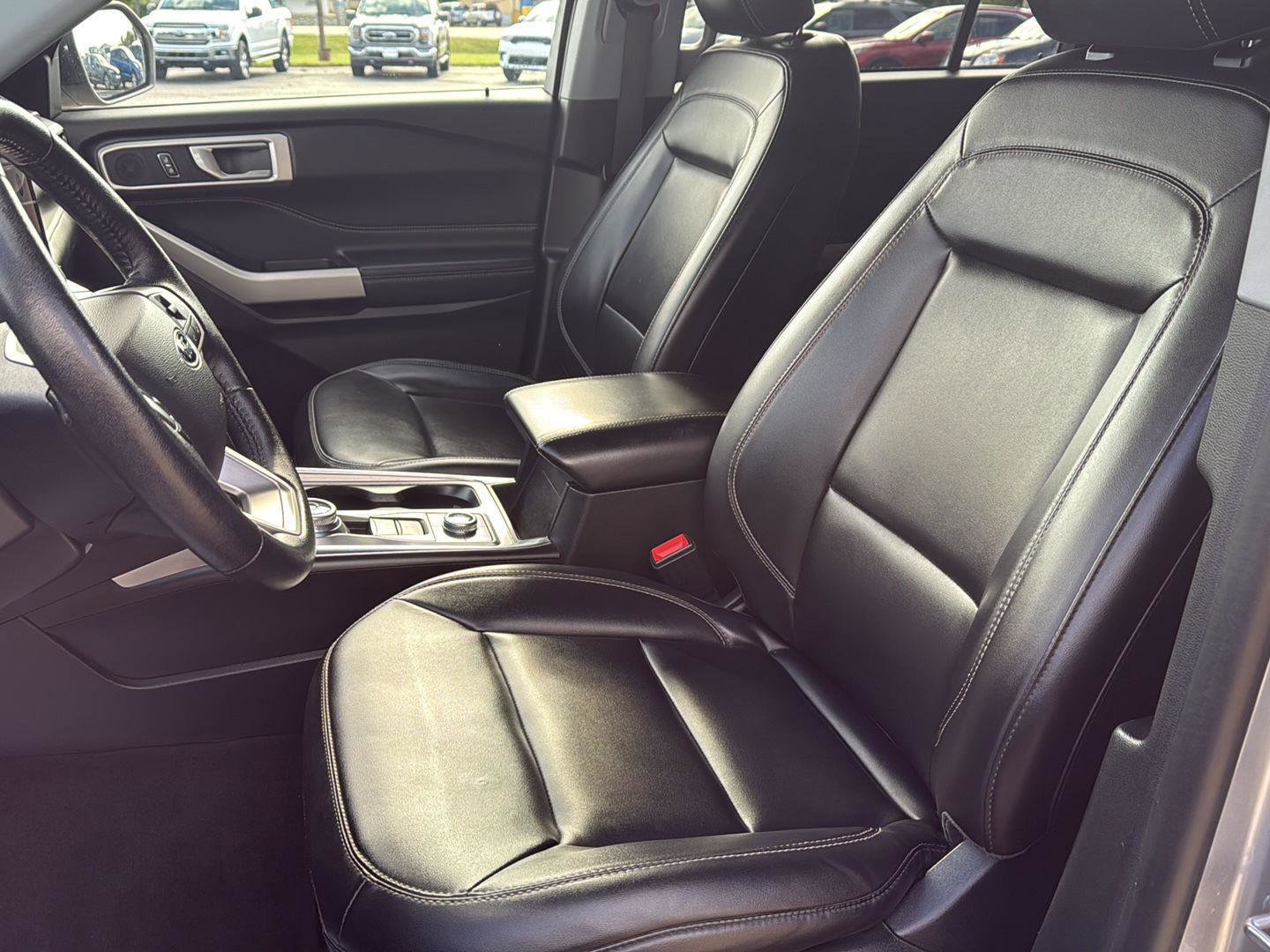 Used 2022 Ford Explorer XLT w/ Equipment Group 202A image 28