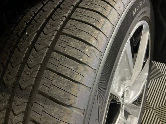 New 2026 Cadillac Vistiq Luxury w/ LPO, Floor Liner Package image 34