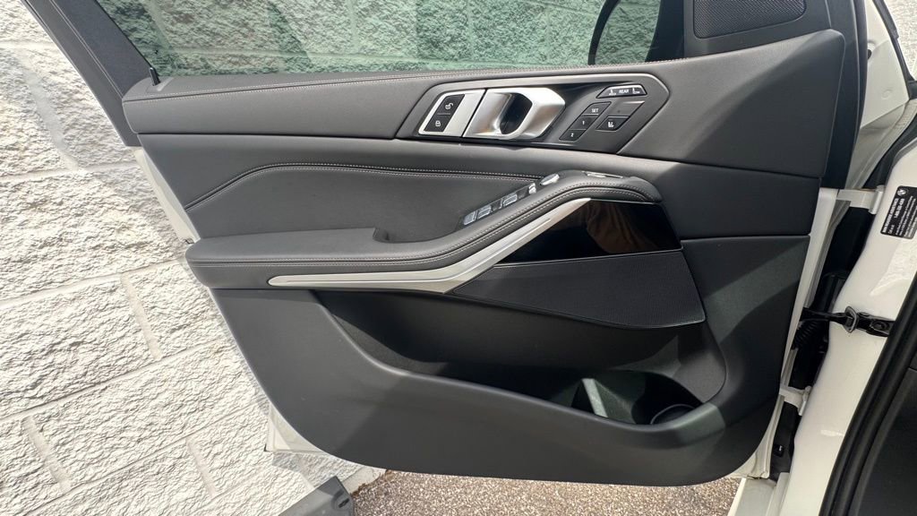 Used 2024 BMW X7 xDrive40i w/ M Sport Package image 25