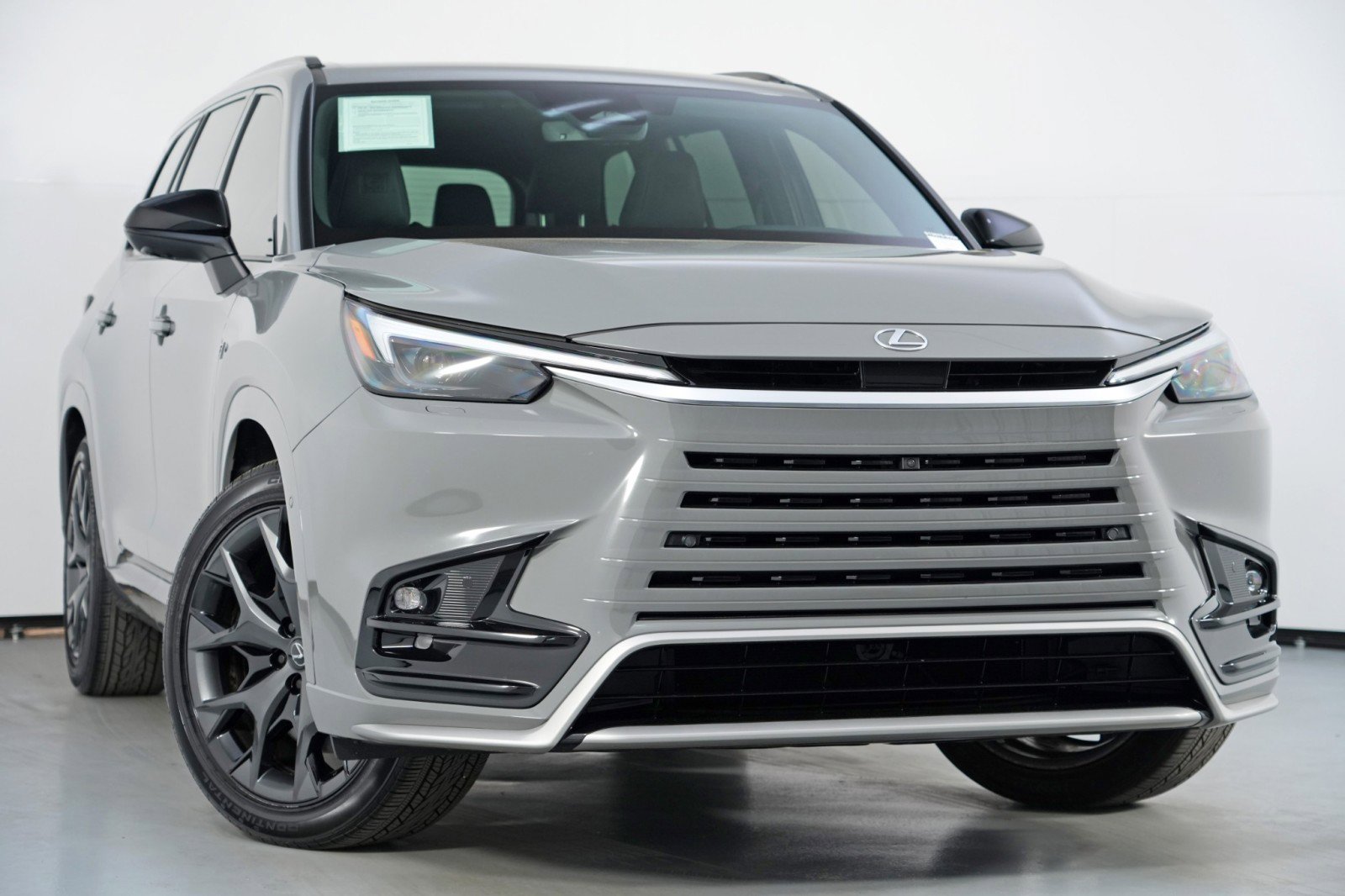 Used 2025 Lexus TX 500h AWD w/ Technology Package image 4