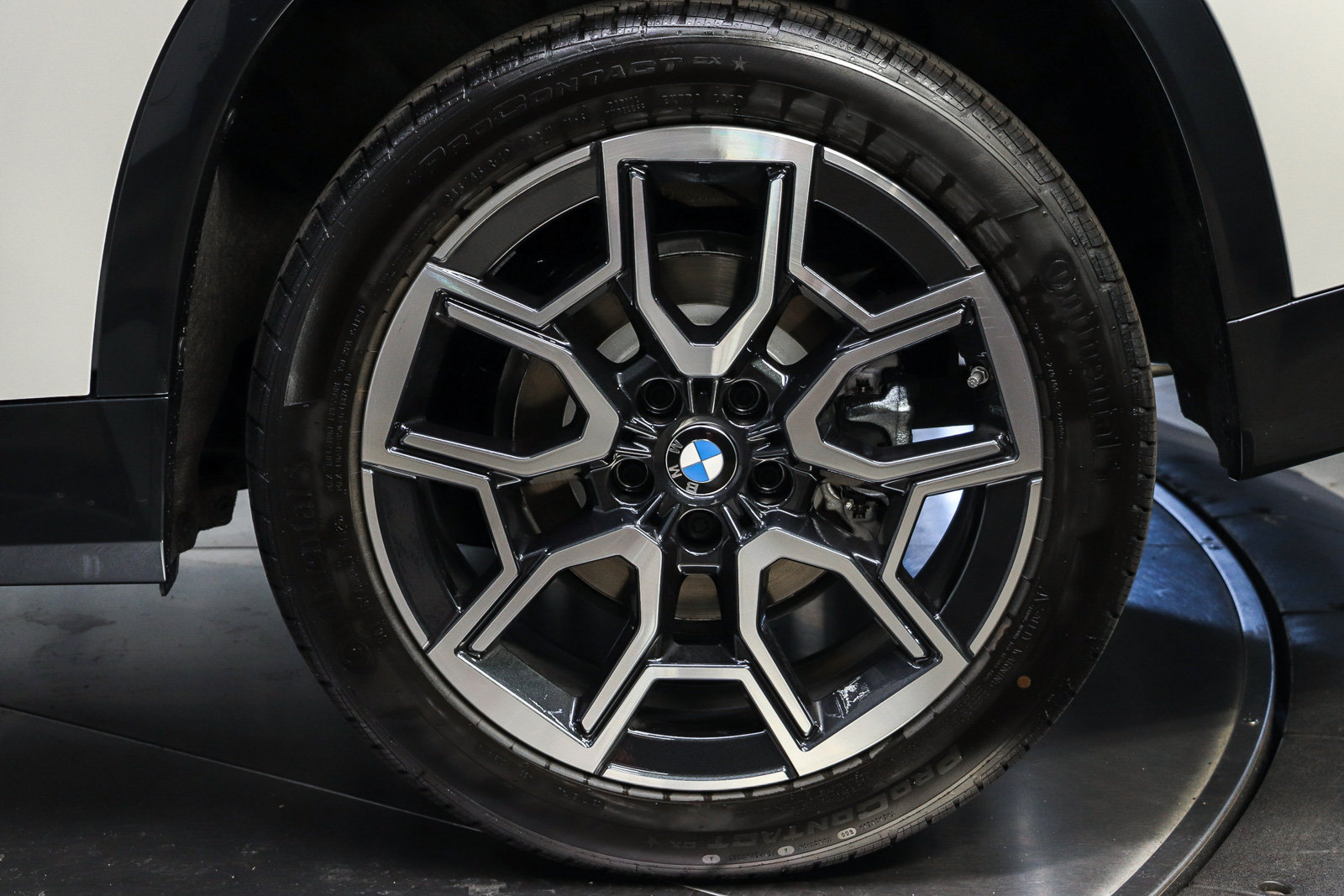New 2026 BMW X1 xDrive28i w/ Convenience Package AWD/4WD image 8