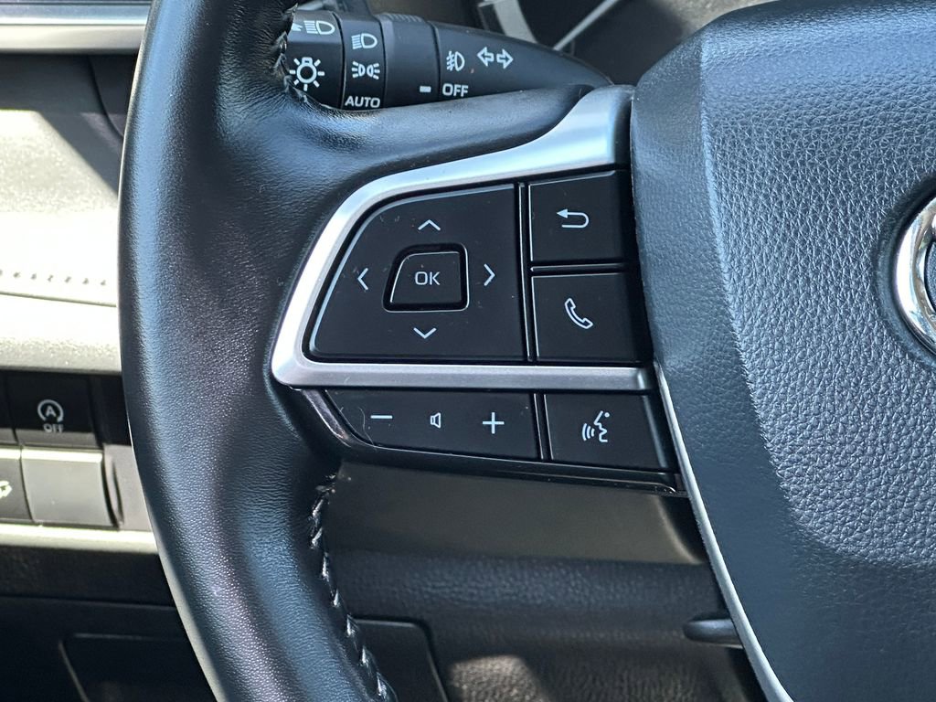 Used 2023 Toyota Highlander LE AWD/4WD image 21
