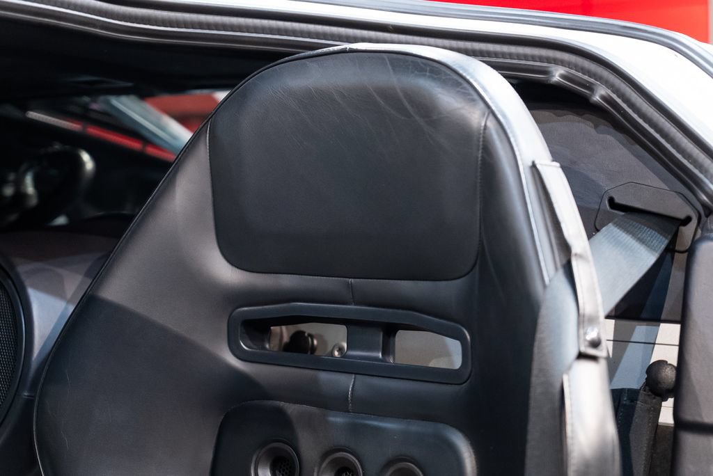 Used 2005 Ford GT RWD image 33