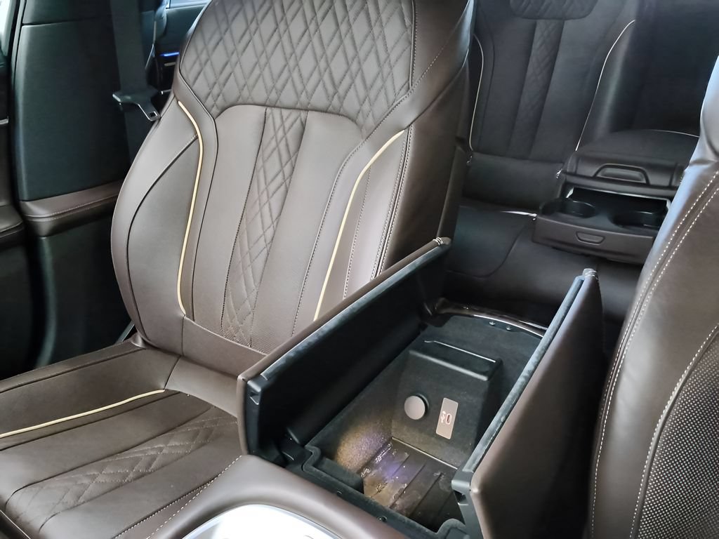 Used 2022 BMW 740i xDrive w/ M Sport Package AWD/4WD image 20
