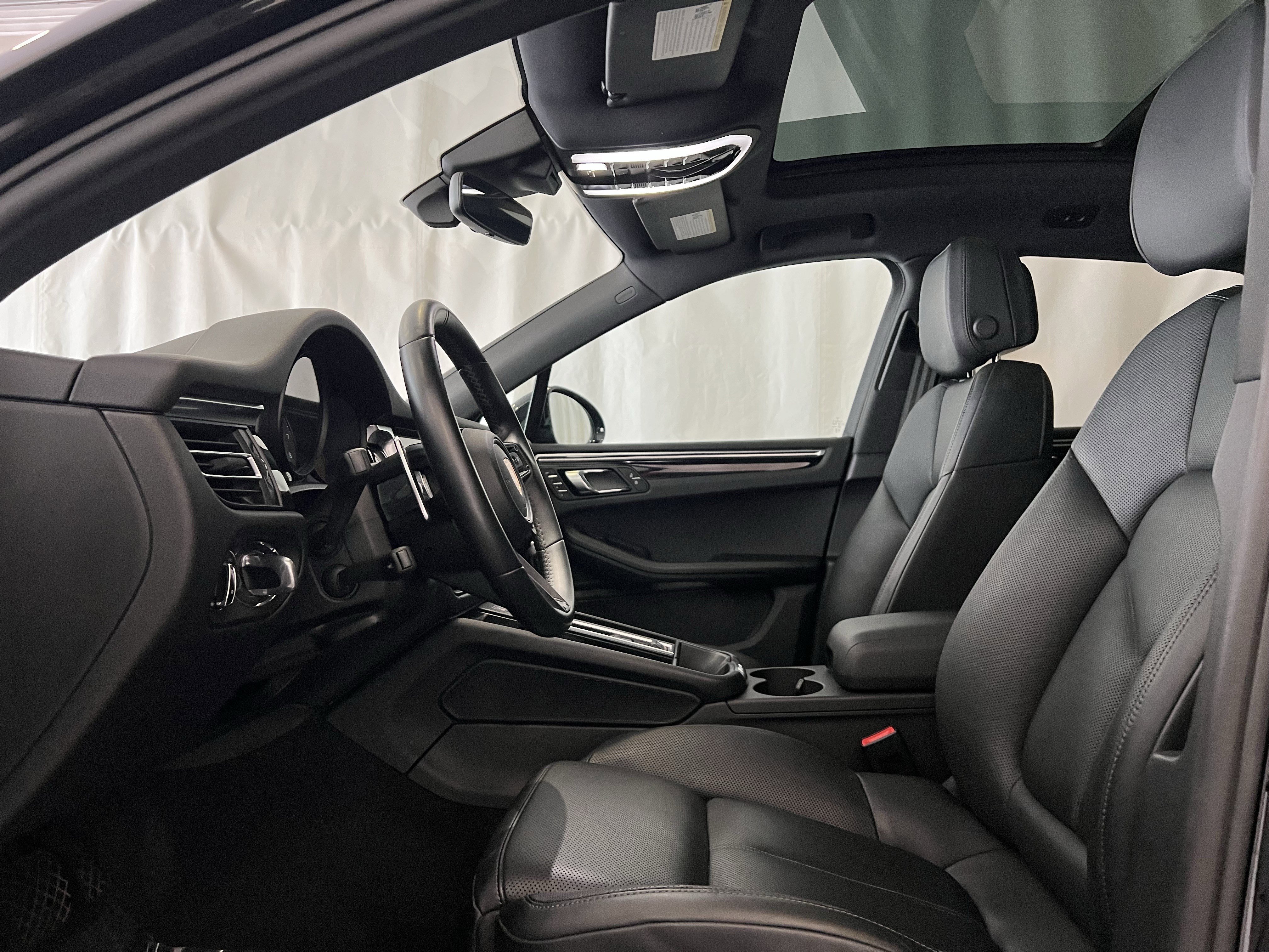 Certified 2023 Porsche Macan S image 5