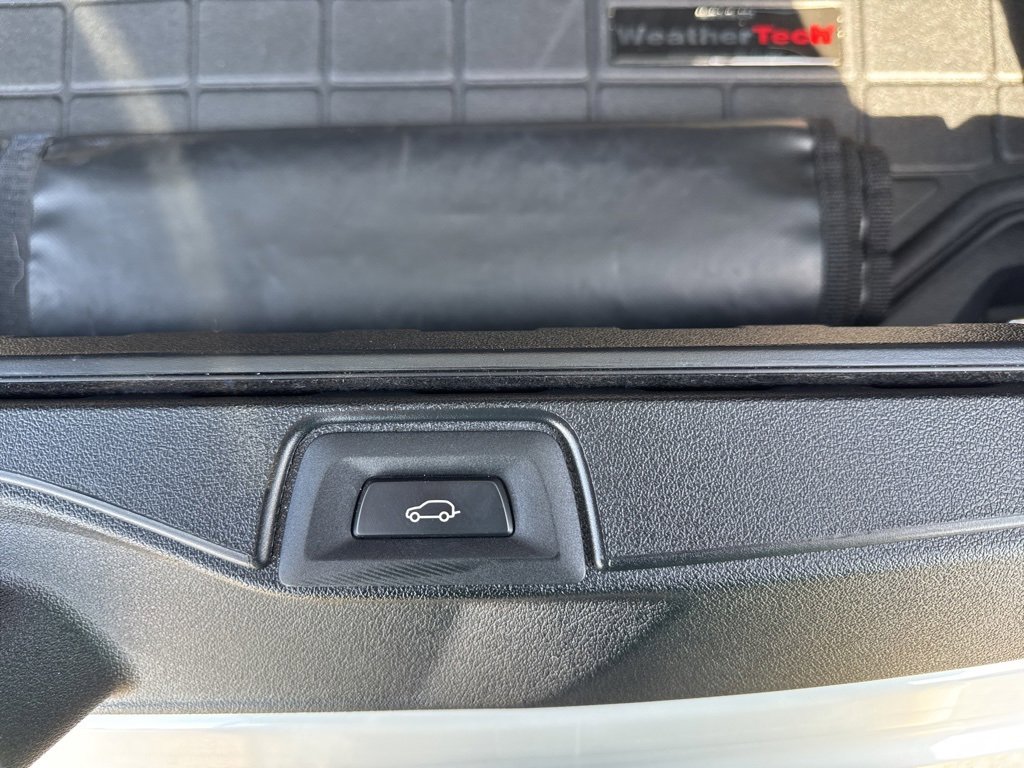 Used 2022 BMW X5 M50i w/ Executive Package image 11