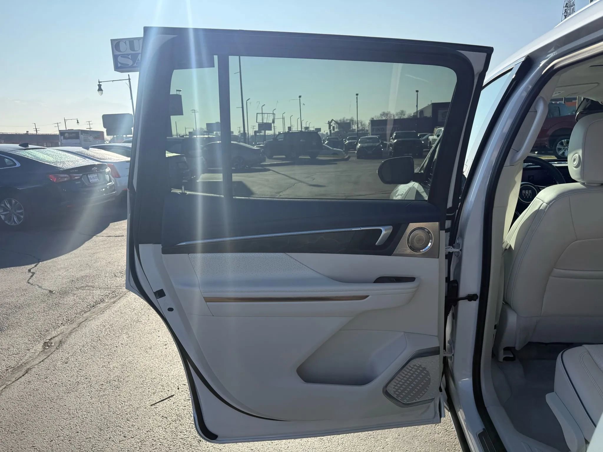 Used 2025 Buick Enclave Avenir w/ Trailering Package, 5000 lbs. image 25