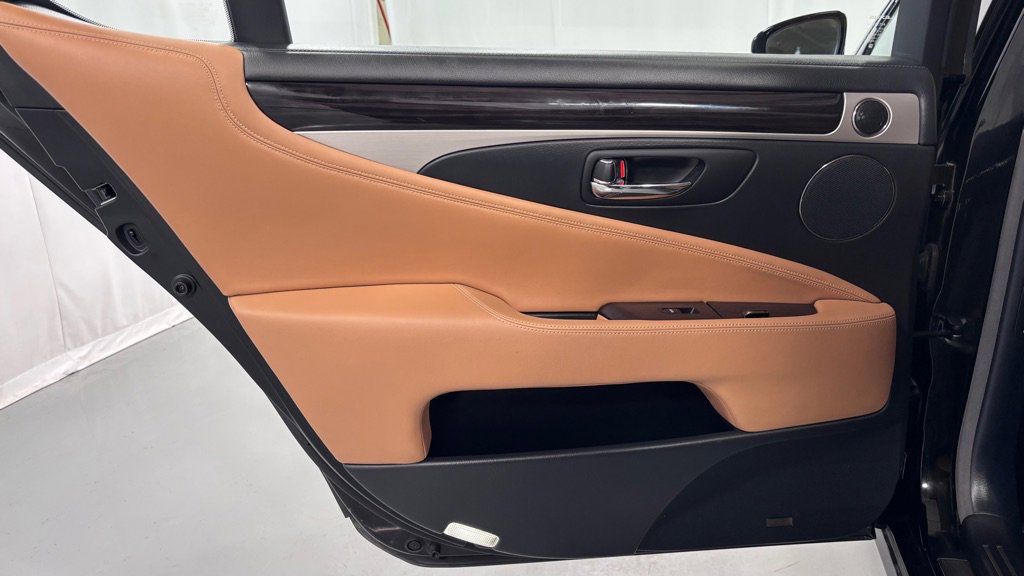 Used 2015 Lexus LS 460 L image 23