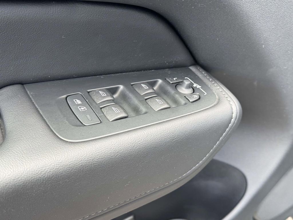 Certified 2023 Volvo XC60 B5 Plus w/ Climate Package image 15