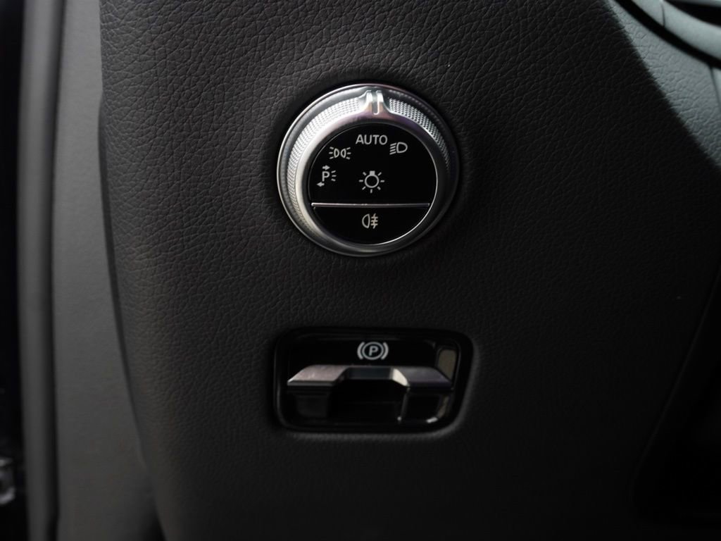 Used 2024 Mercedes-Benz GLC 300 image 10