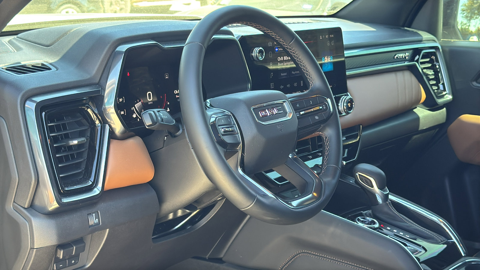 Used 2025 GMC Canyon AT4 image 10