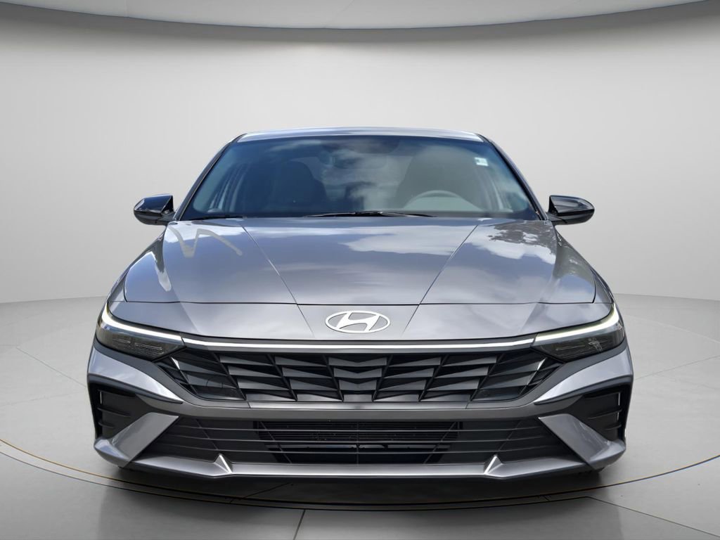 Certified 2025 Hyundai Elantra Sport image 5