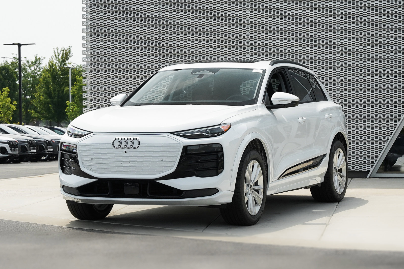 New 2025 Audi Q6 e-tron Premium image 5
