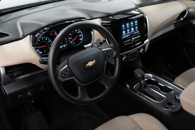 Used 2023 Chevrolet Traverse LS w/ Safety Package image 4